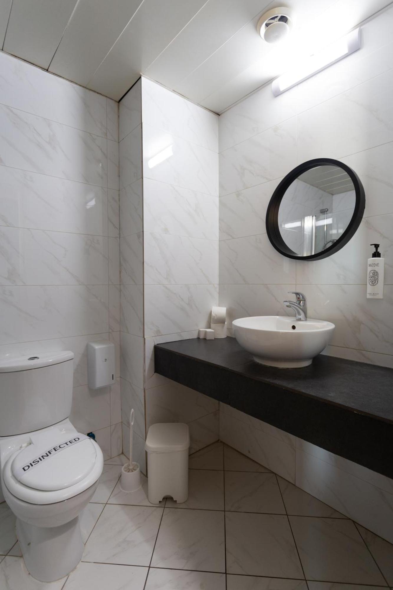 Camera Doppia con Letti Singoli con Vista Piscina