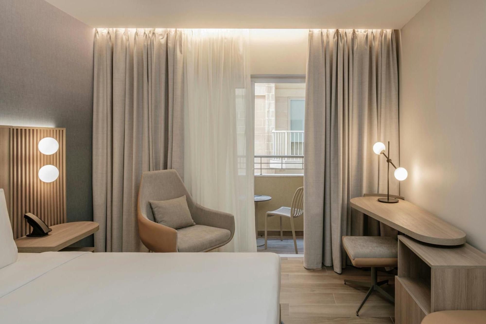 Deluxe King Room Balcony