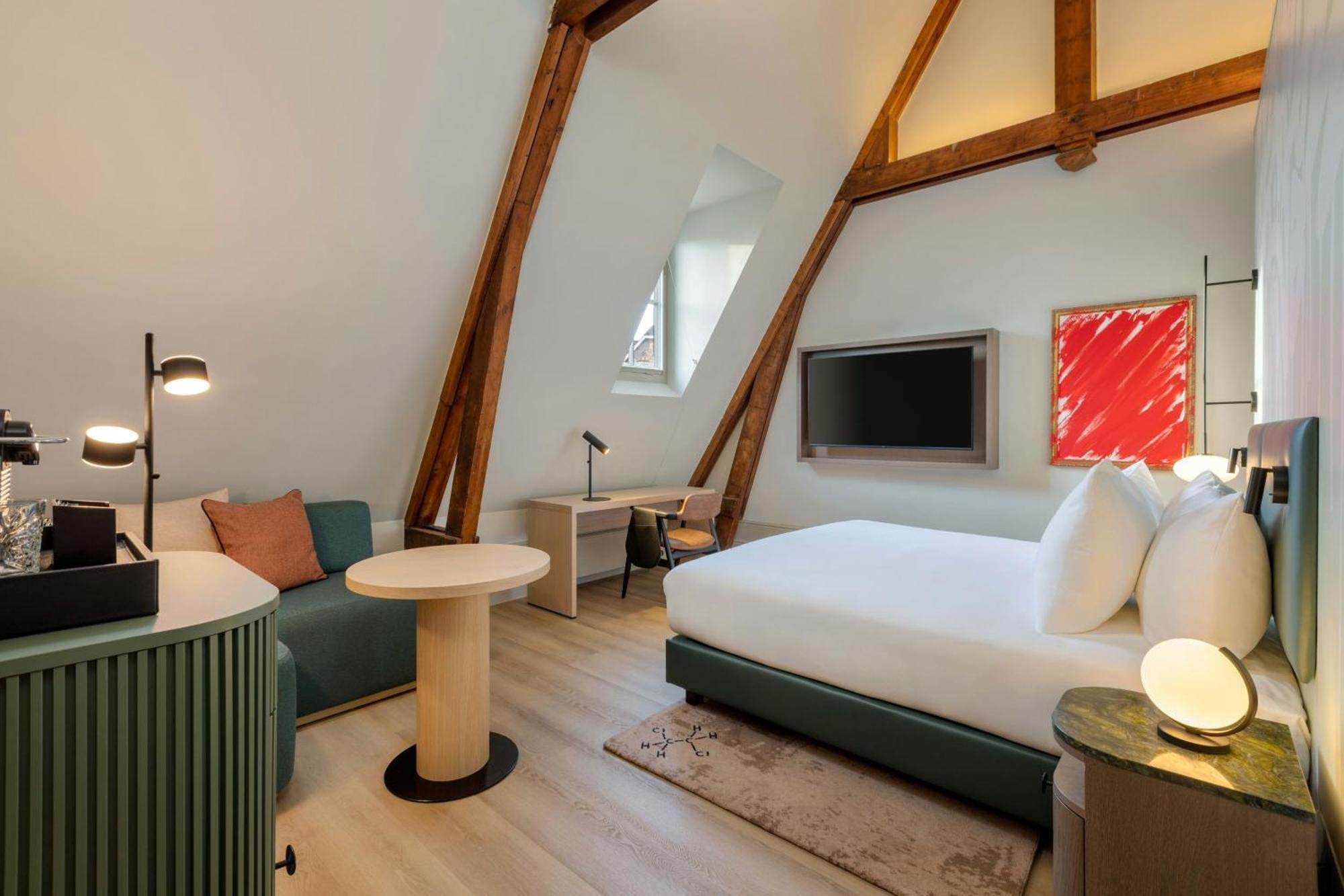 Deluxe Queen Room