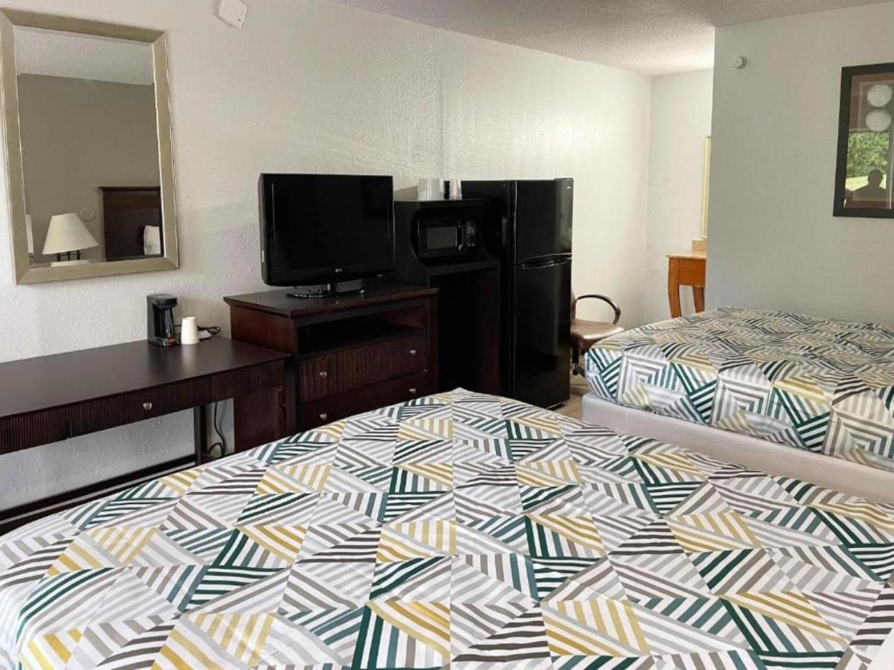 Deluxe Queen Room Two Queen Beds Non-Smoking