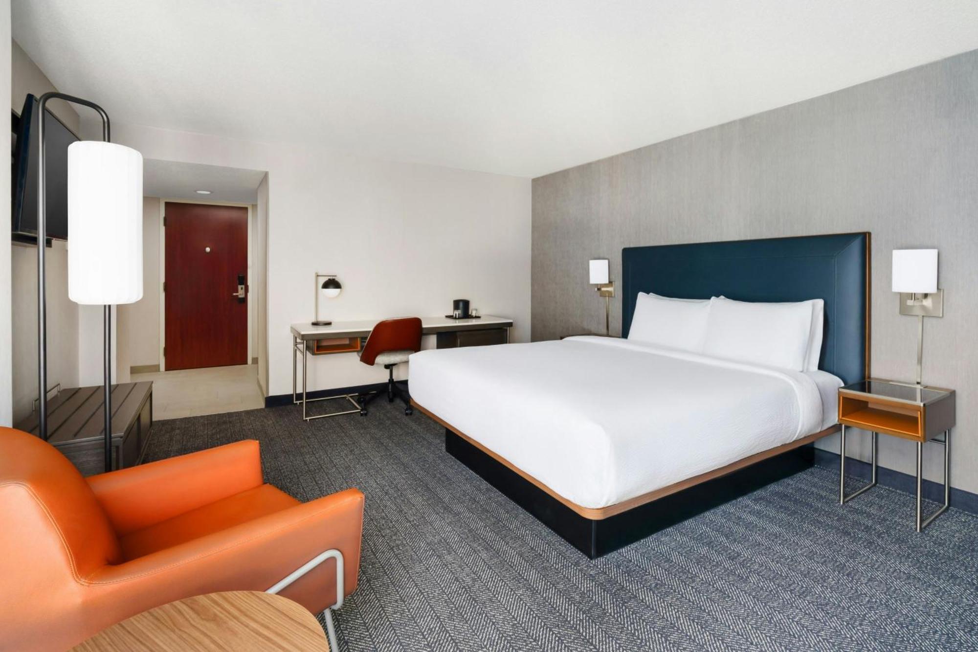 Deluxe King Room