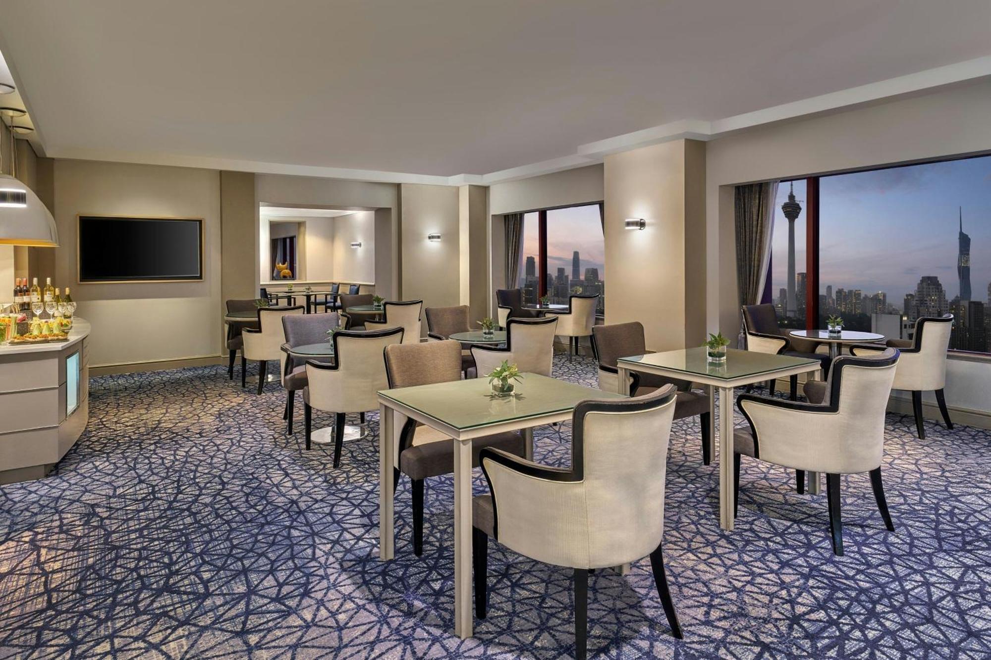1 King Bed City View Club Lounge Access Room