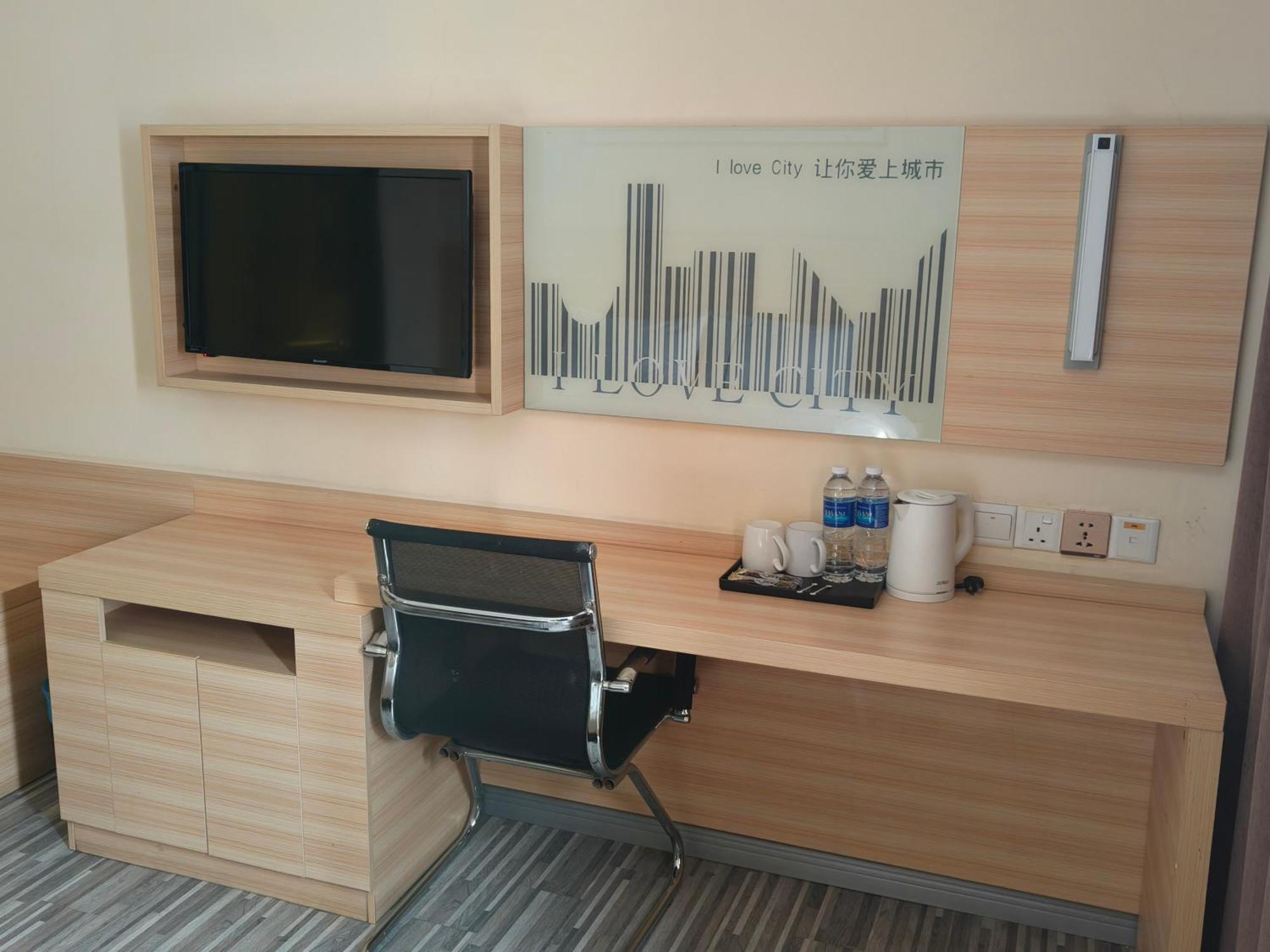 Standard King Windowless