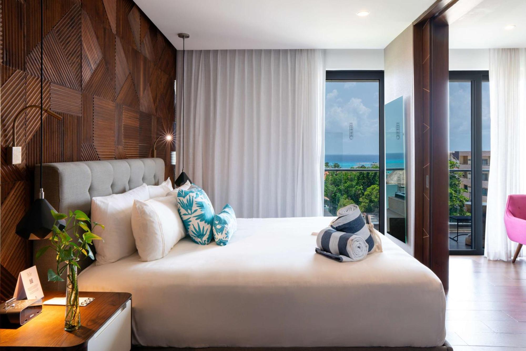 One-Bedroom King Suite Partial Ocean View