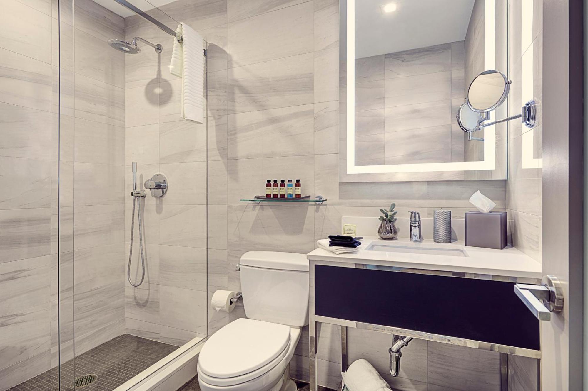 Petite Queen Room