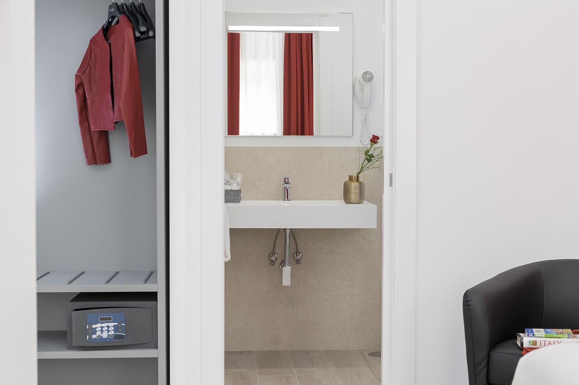 Quadruple Room Shower