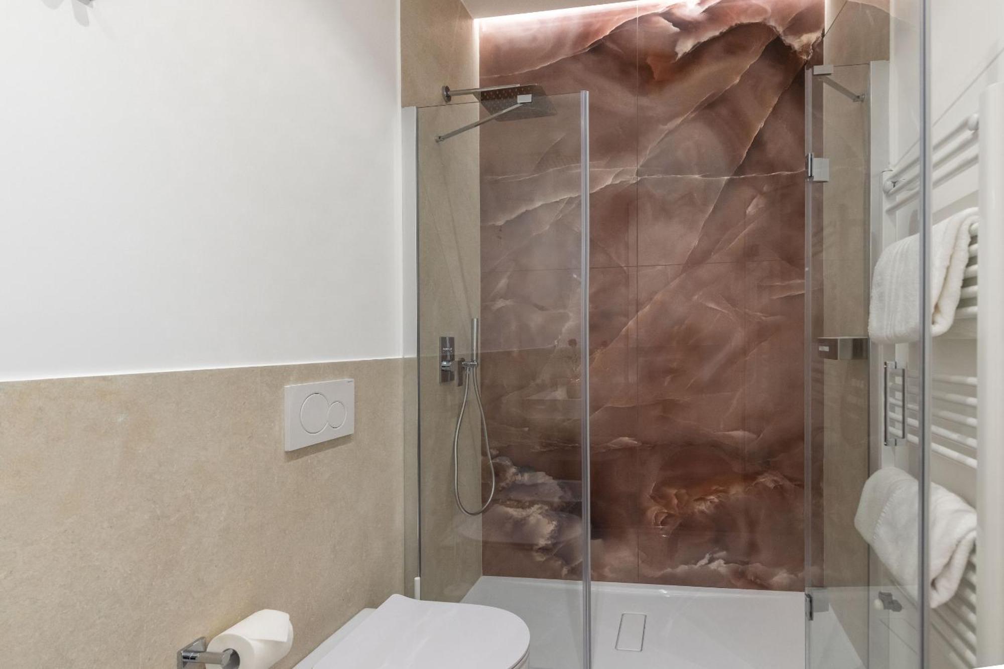 Quadruple Room Shower