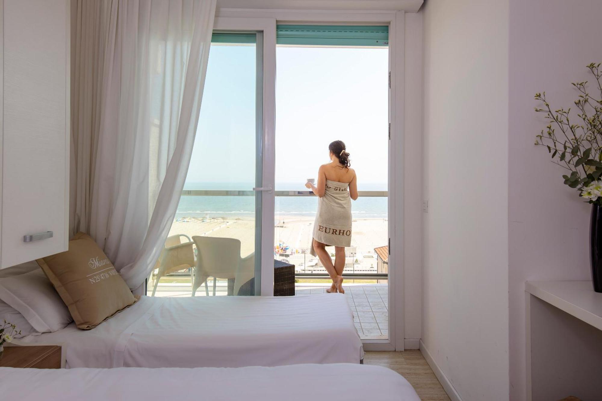 Double or Twin Room Frontal Sea View