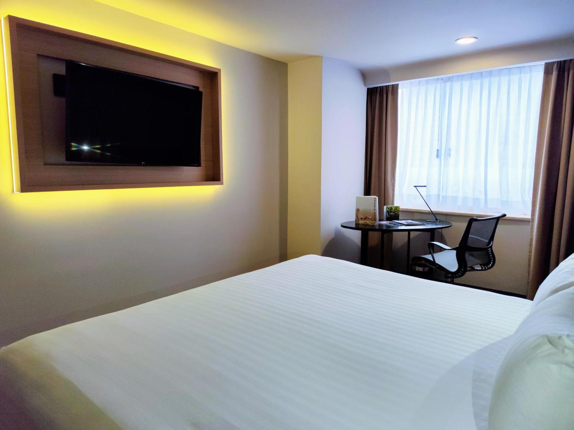 Signature 1 King Bed