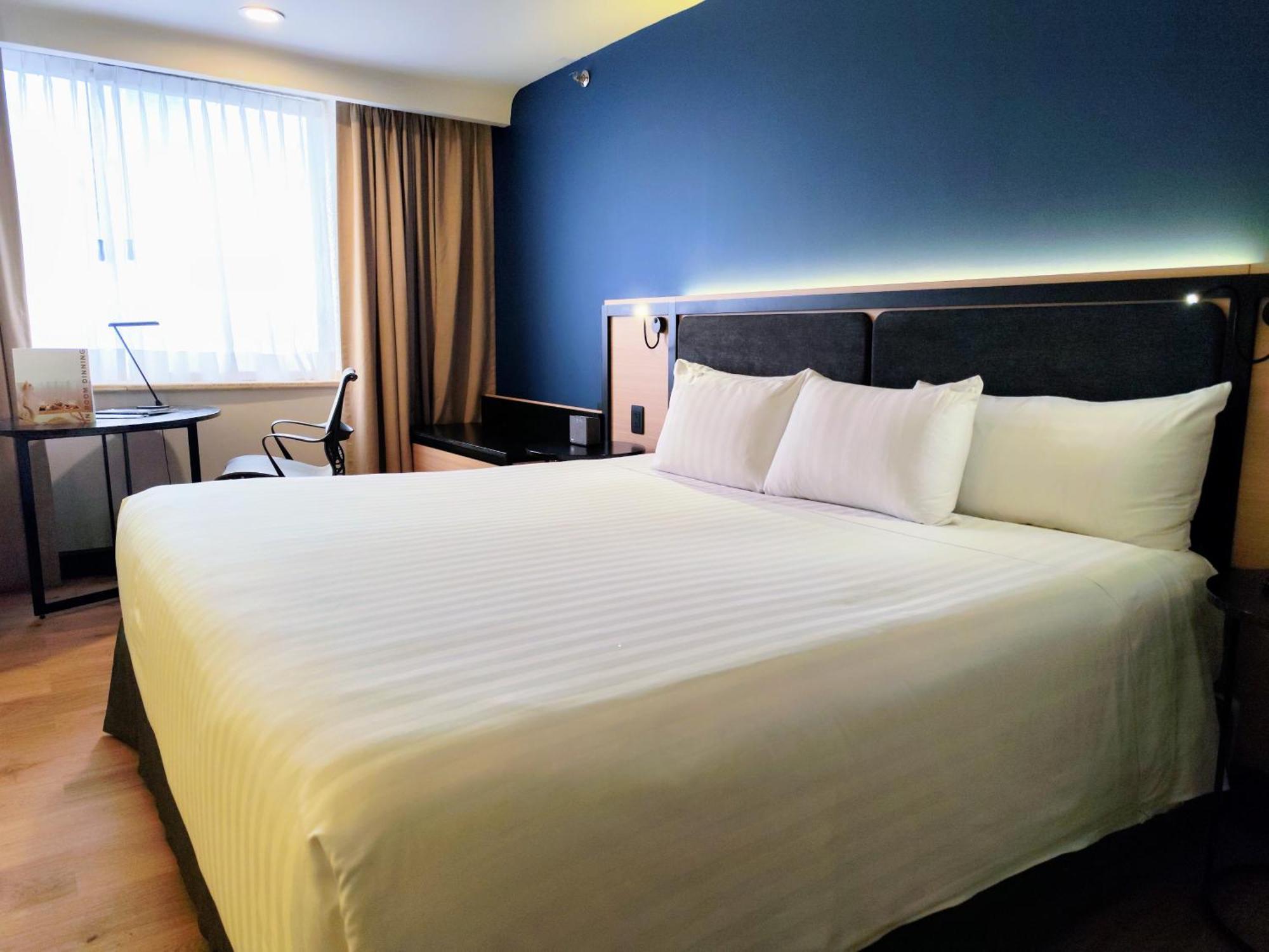 Signature 1 King Bed