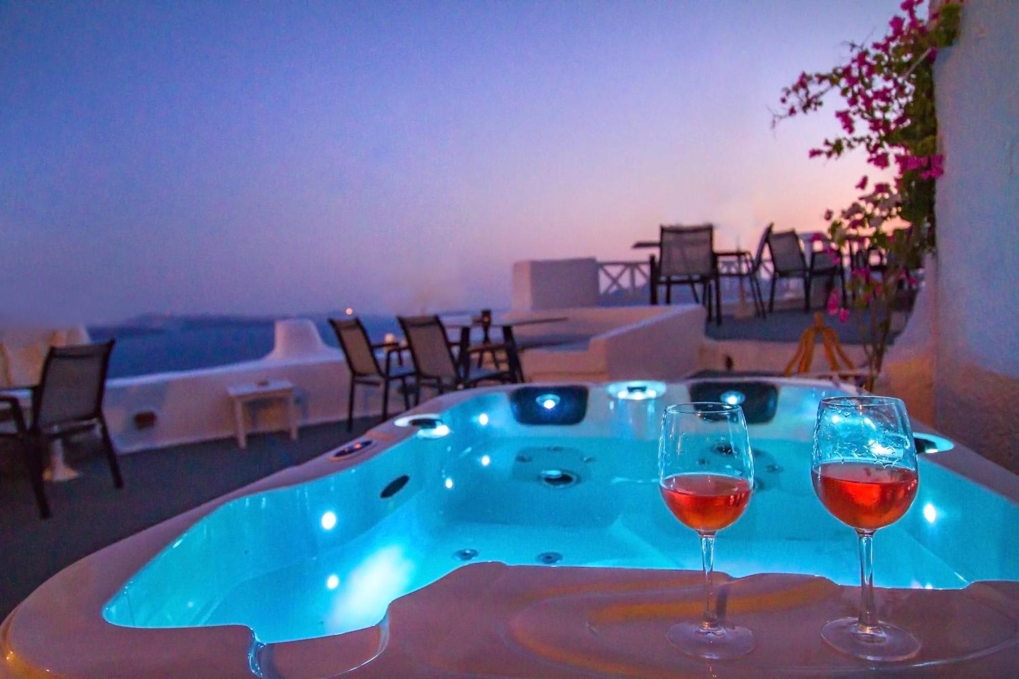 Superior Cave Suite Hot Tub & Caldera View