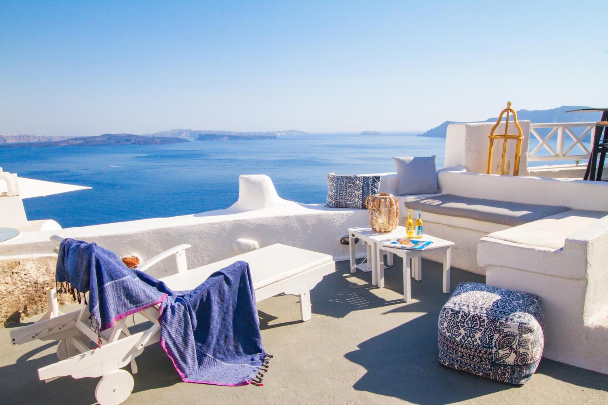Family Cave Suite Caldera View