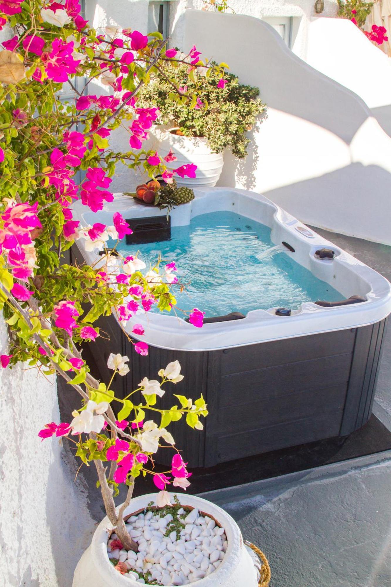 Superior Cave Suite Hot Tub & Caldera View