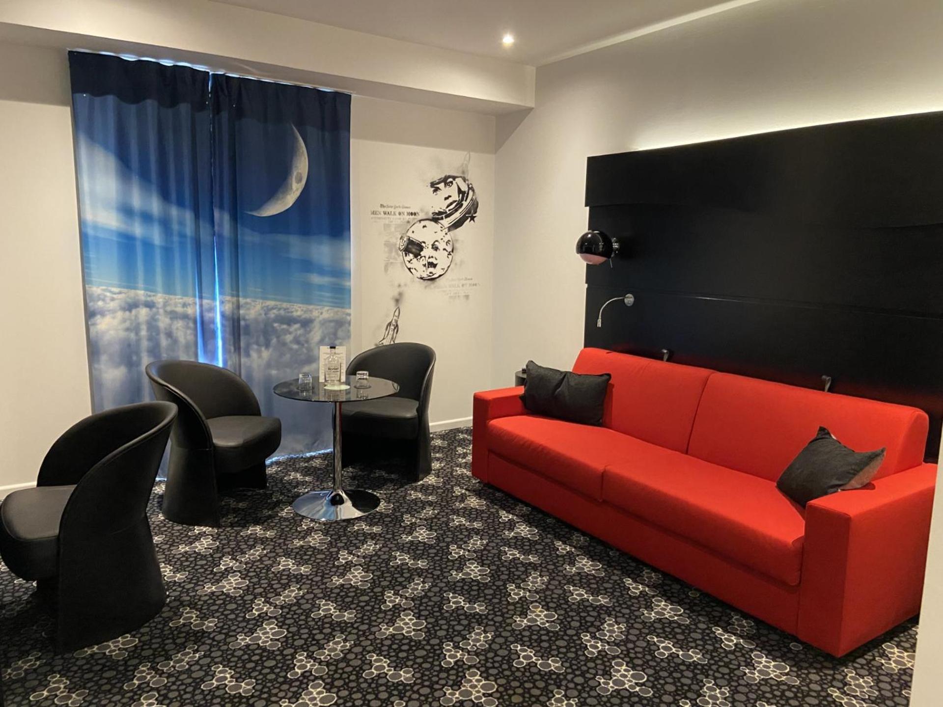 Suite 1 Double Bed 2 Single Beds