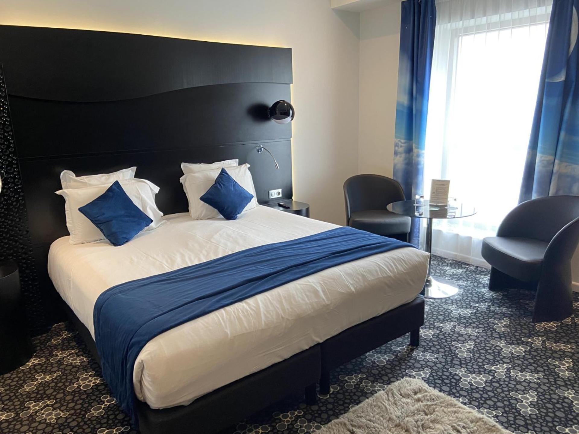 Suite 1 Double Bed 2 Single Beds