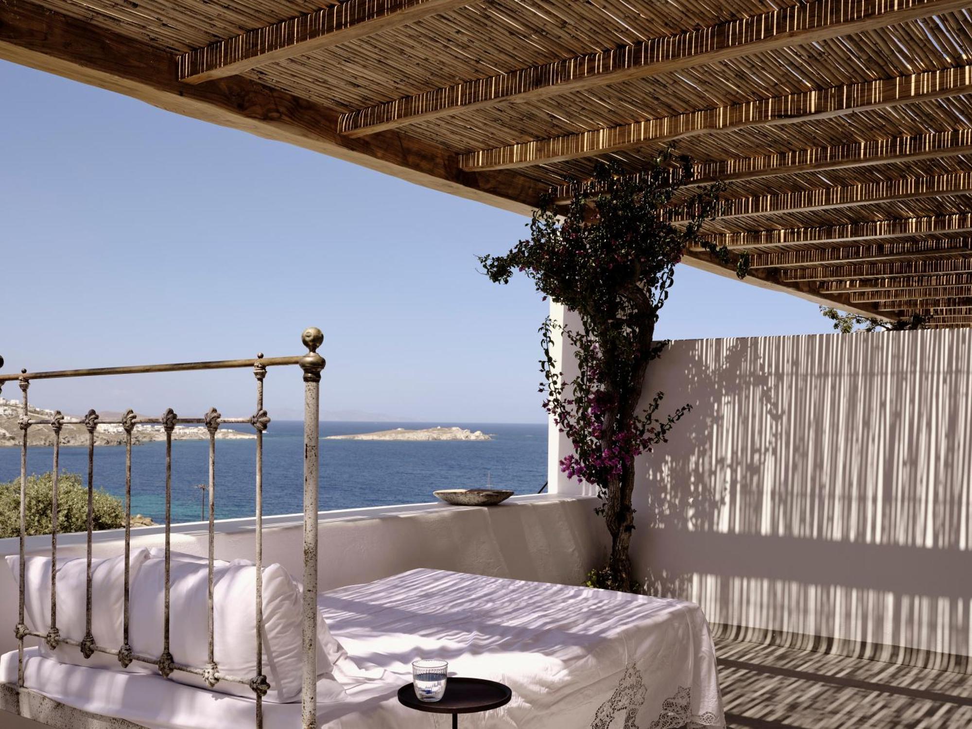 Honeymoon Sunset & Sea View Suite Heated Plunge Pool