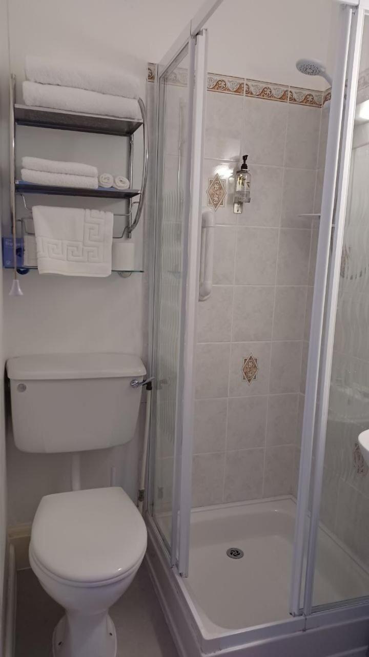 Double Room Private Bathroom