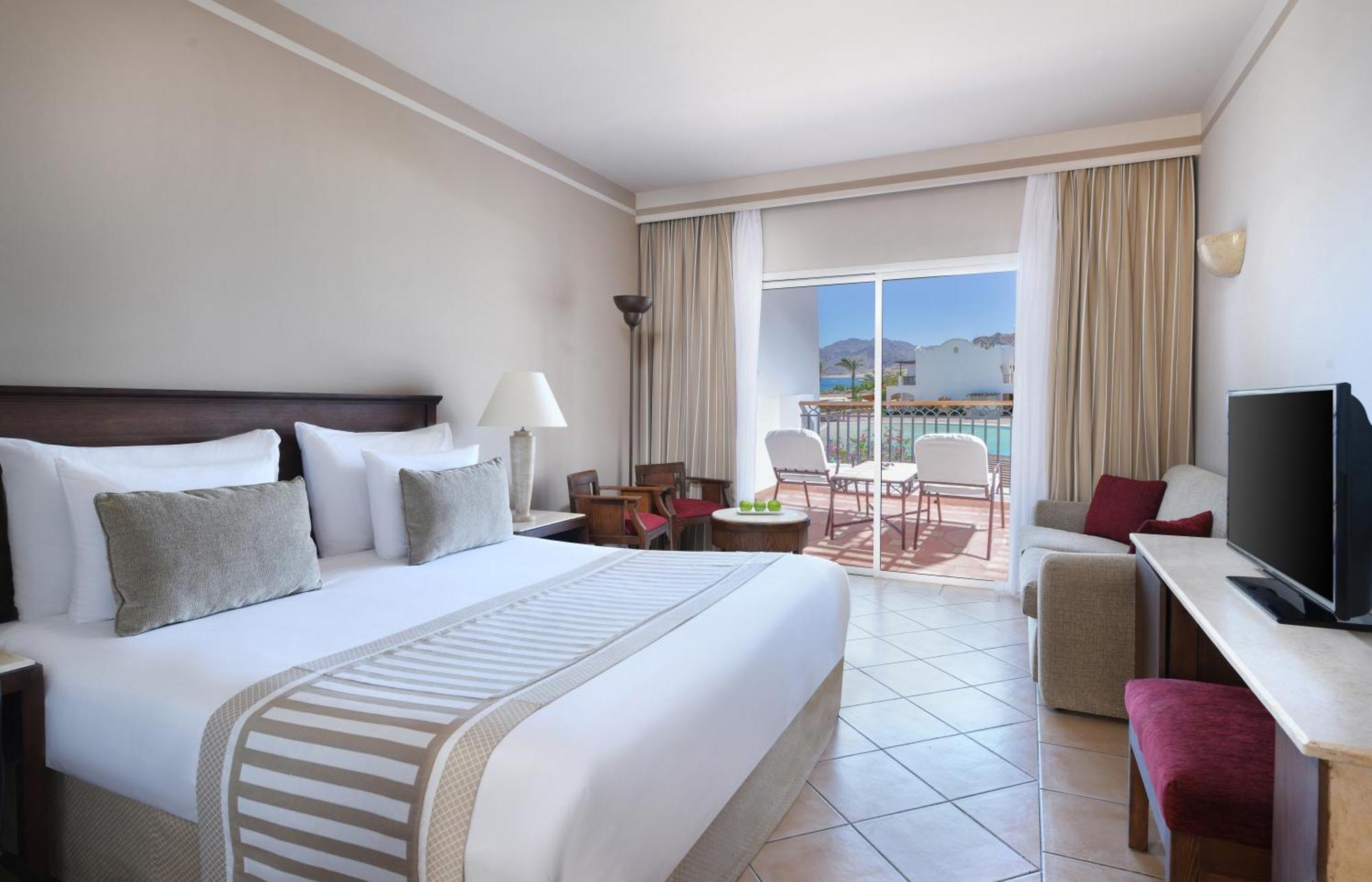 Superior Queen or Twin Bed Partial Sea View