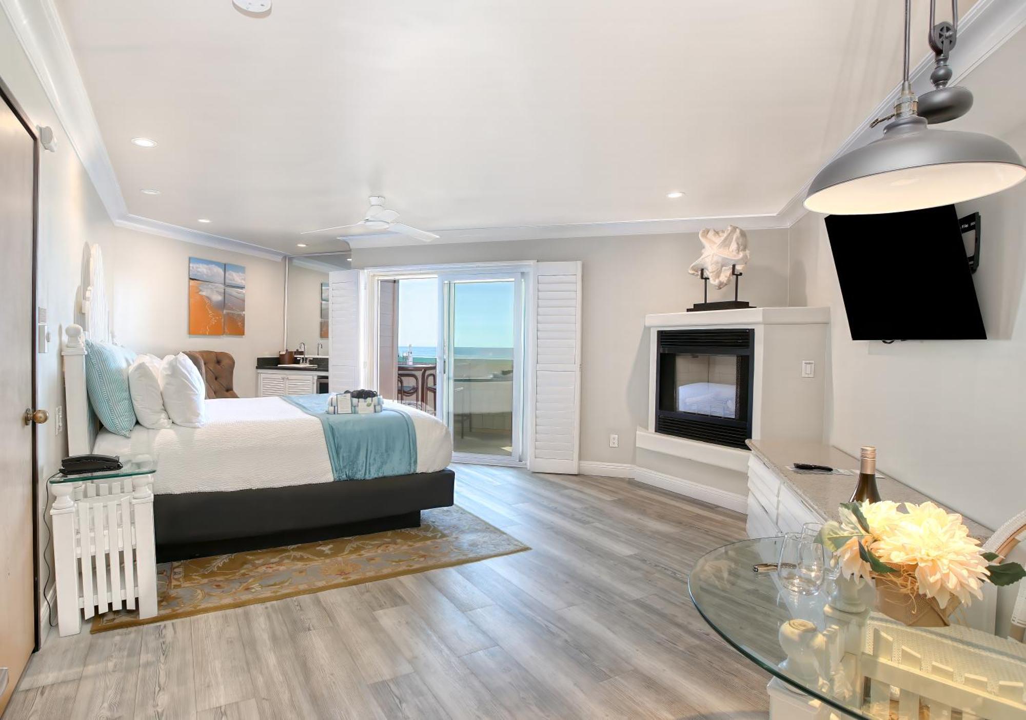 Deluxe King Room Ocean View