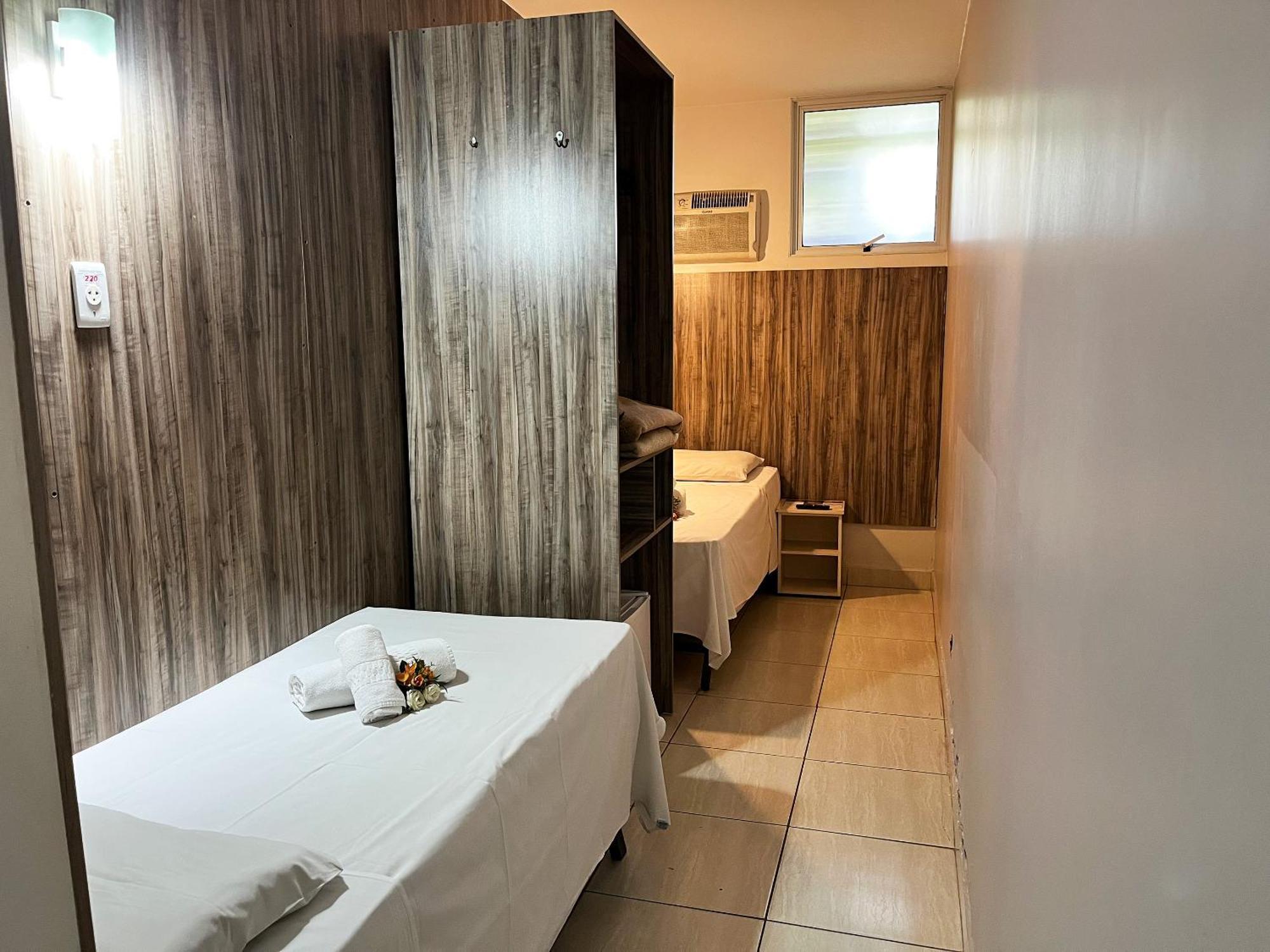 Quarto Duplo Econômico no Subsolo — 12 m²