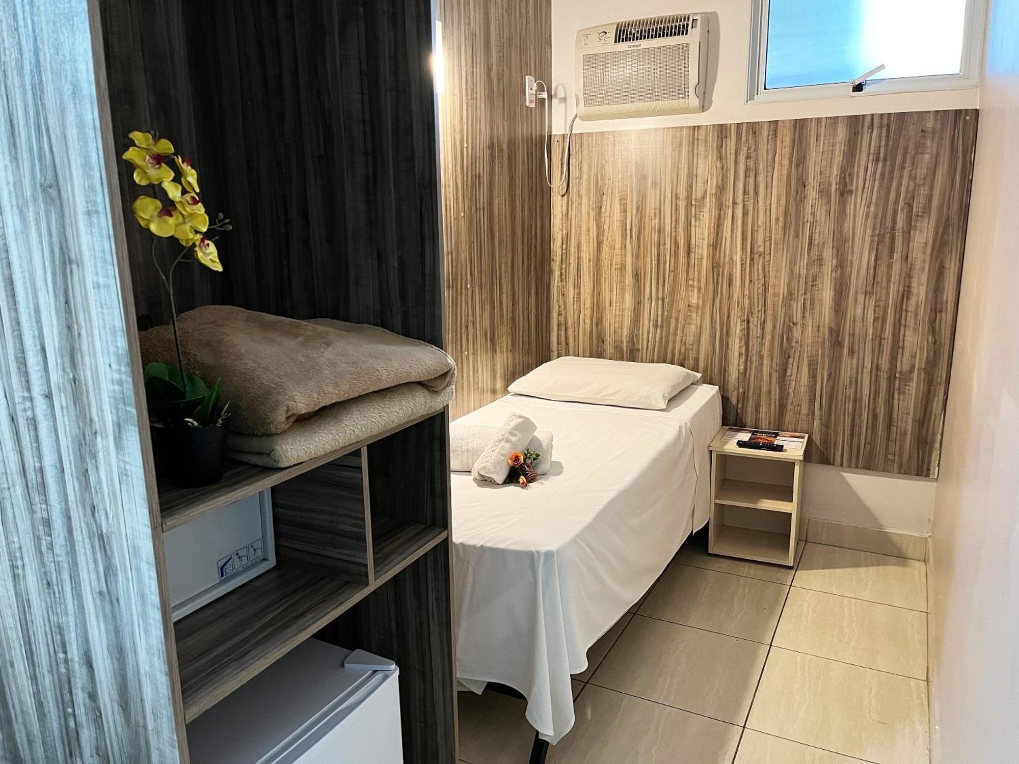 Quarto Duplo Econômico no Subsolo — 12 m²