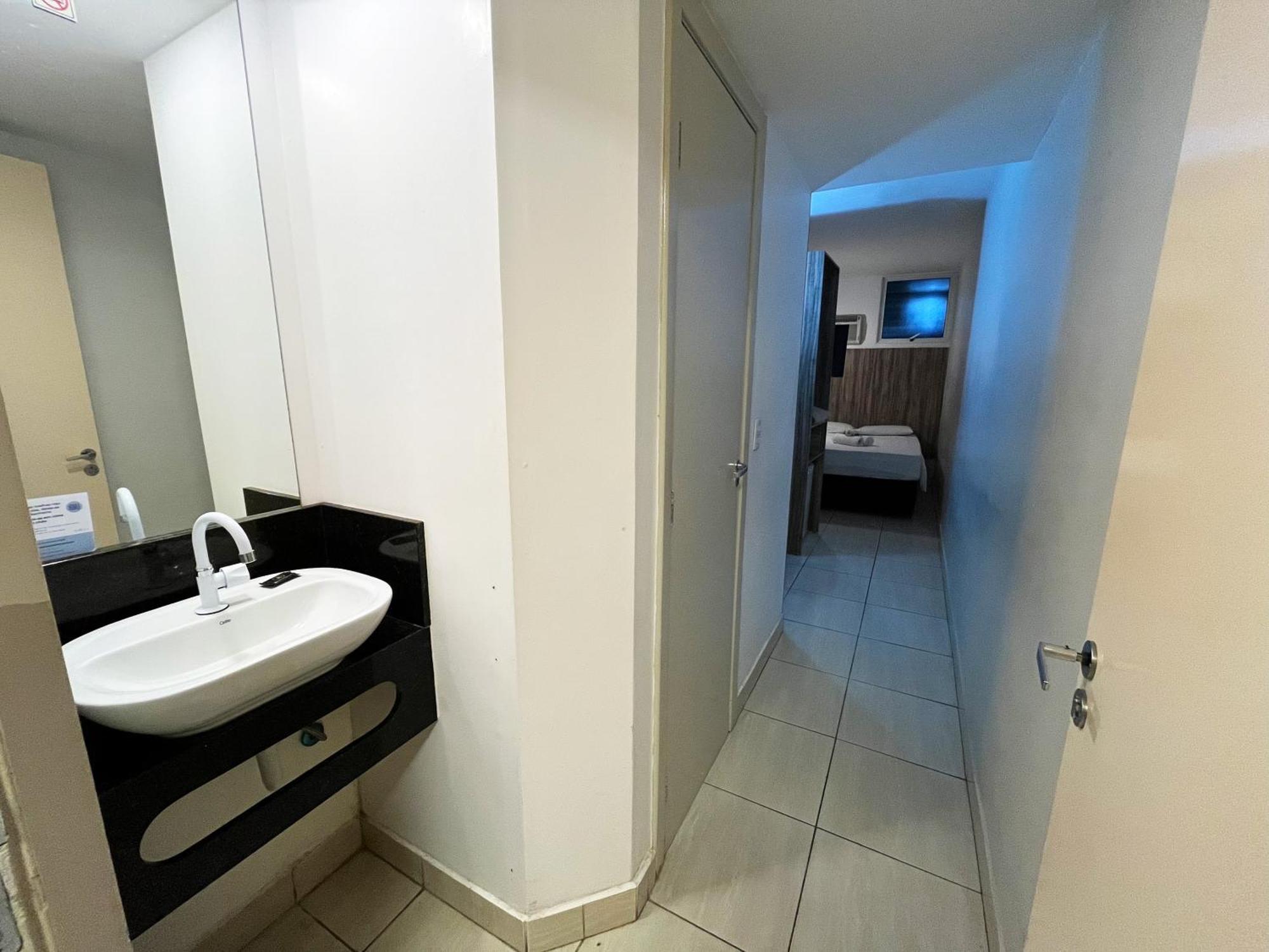 Quarto Casal Econômico no Subsolo — 12 m²