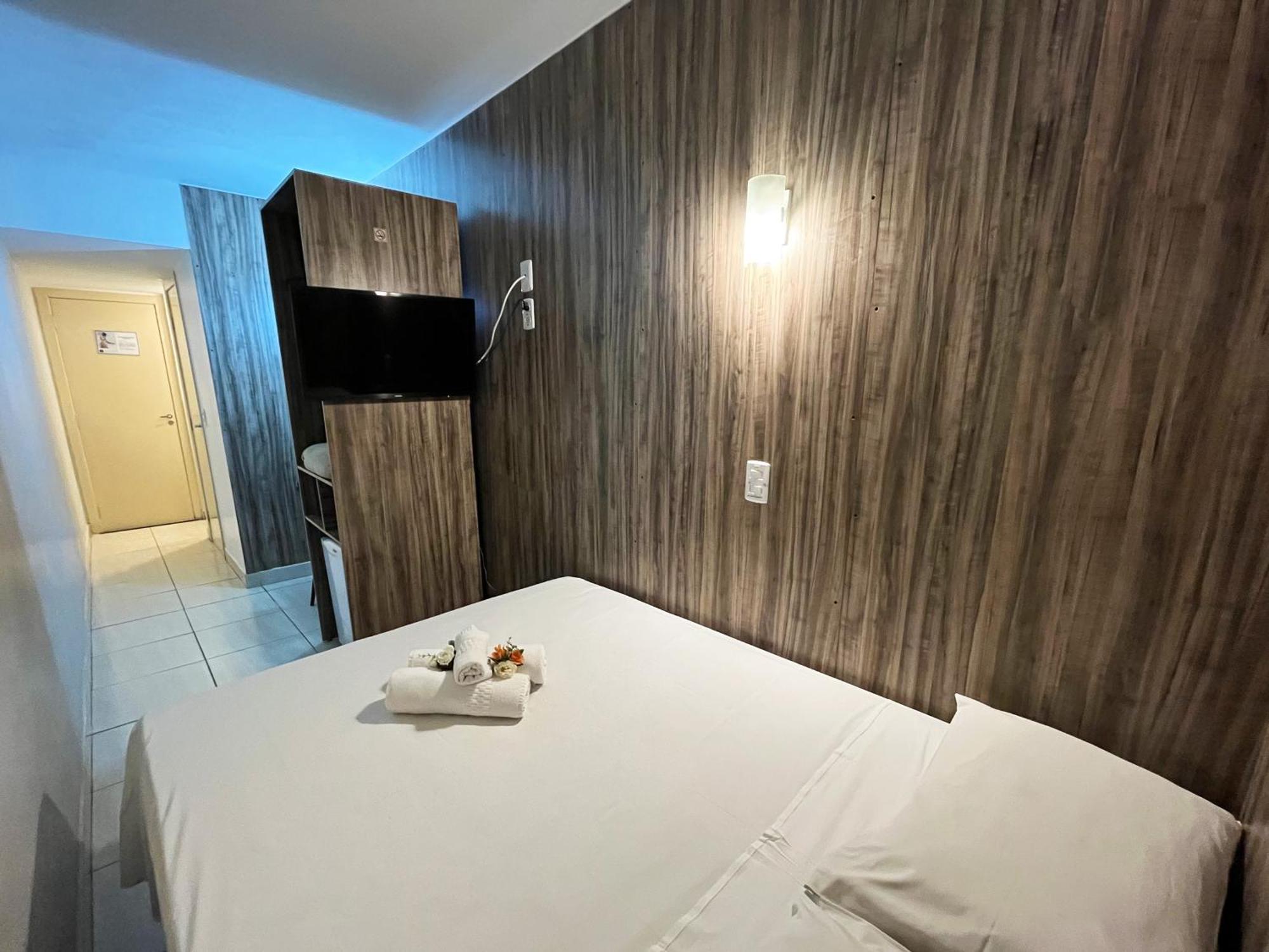 Quarto Casal Econômico no Subsolo — 12 m²