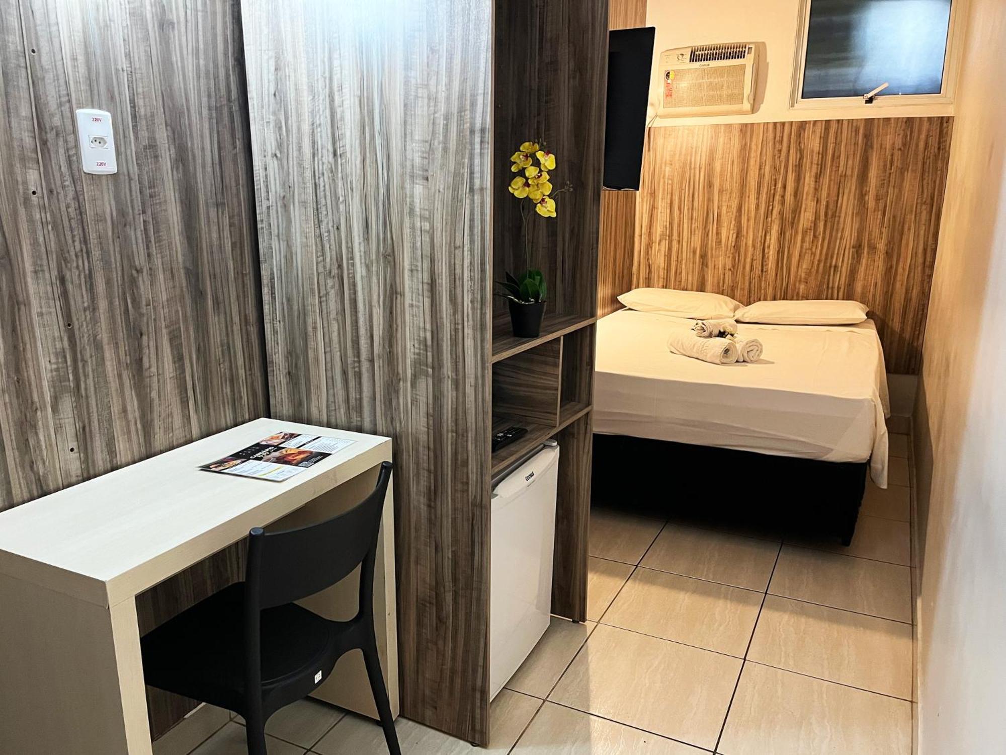Quarto Casal Econômico no Subsolo — 12 m²