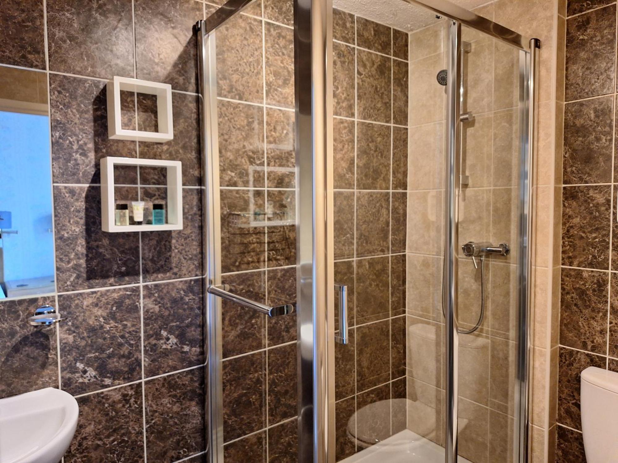 Twin Room Shower