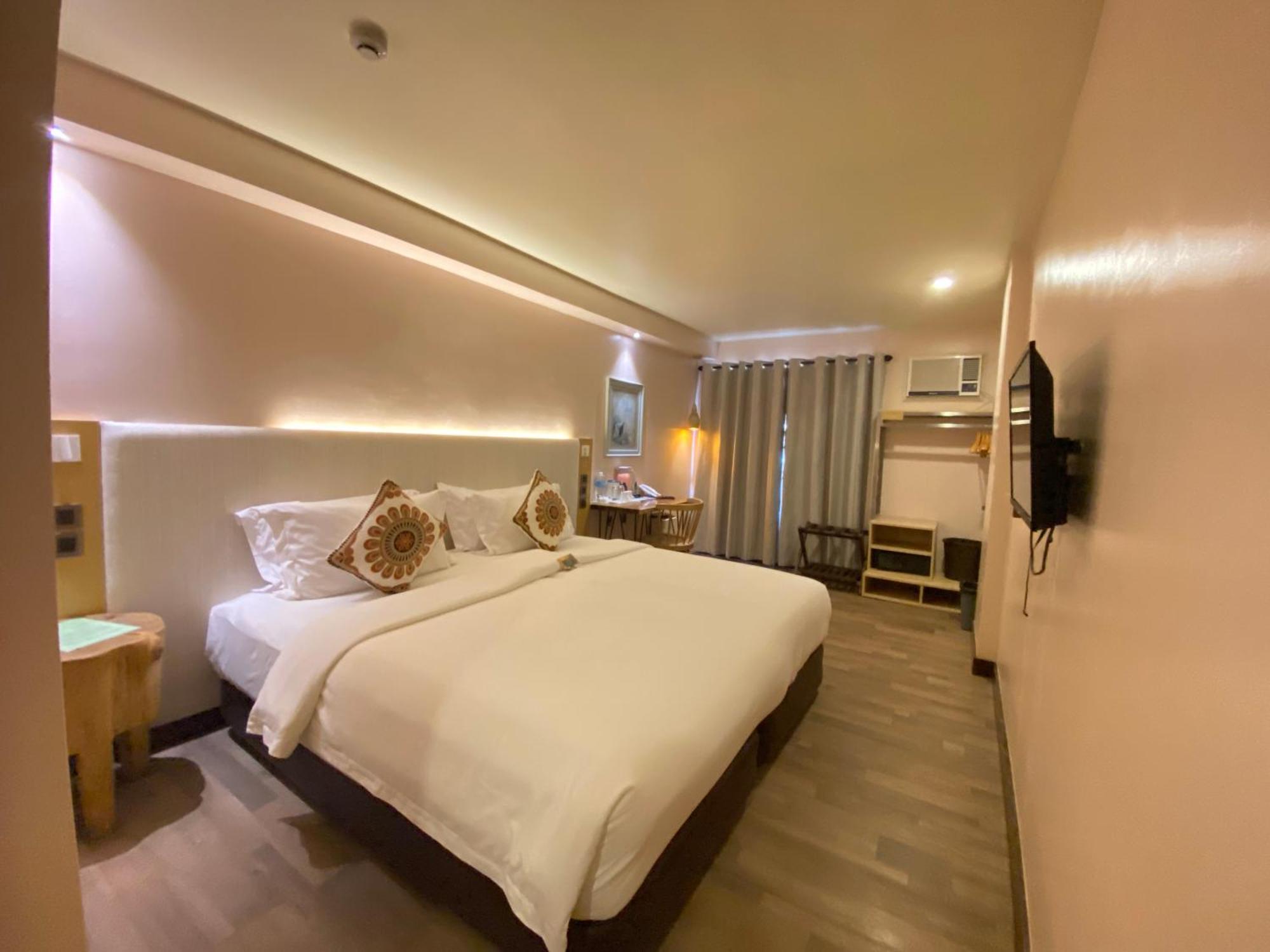 Deluxe King Bed
