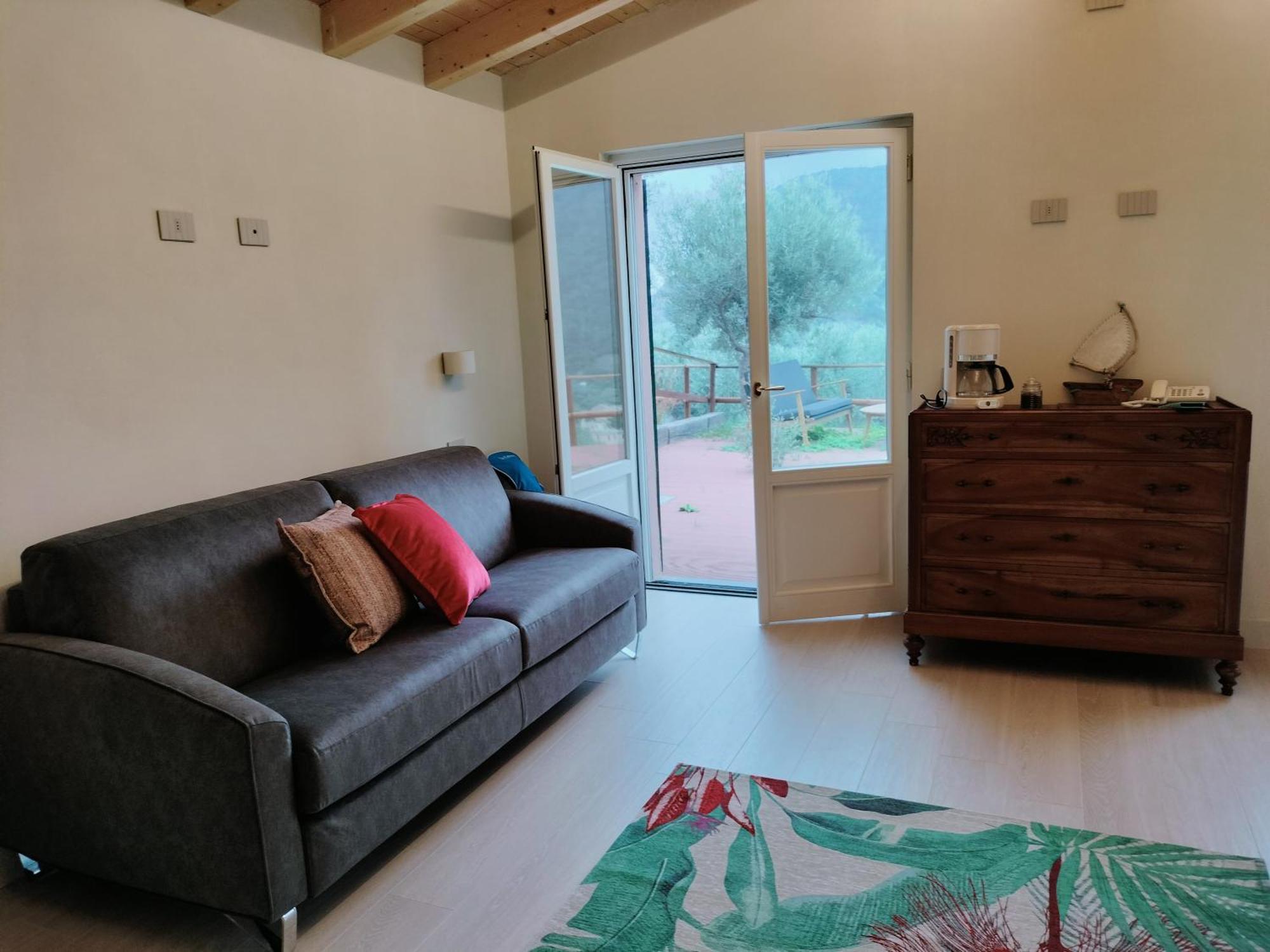 Family Room,1647776601:JPEG