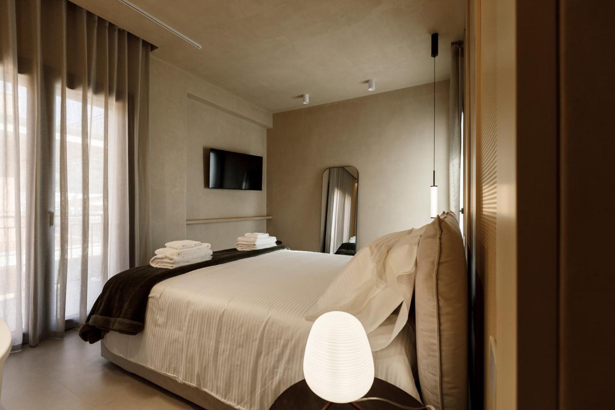 Deluxe Double Room Side Sea View