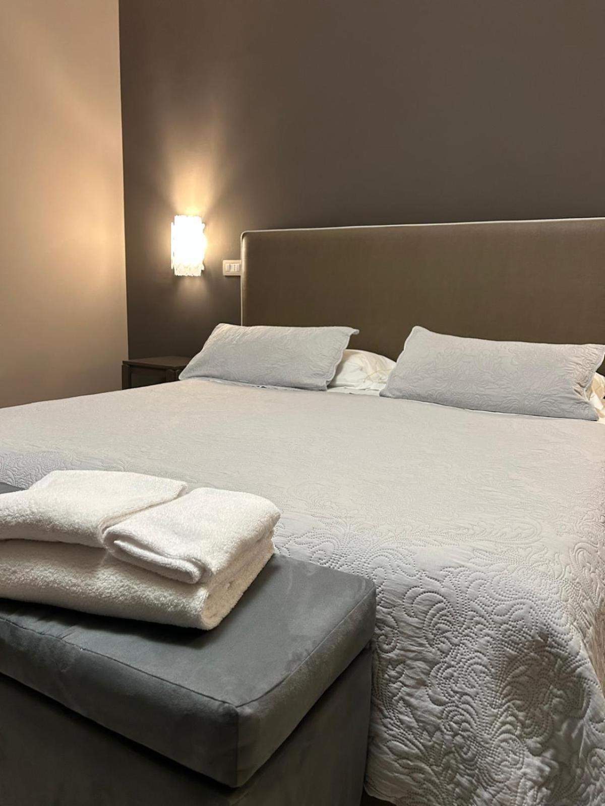 Deluxe Double or Twin Room Side Sea View