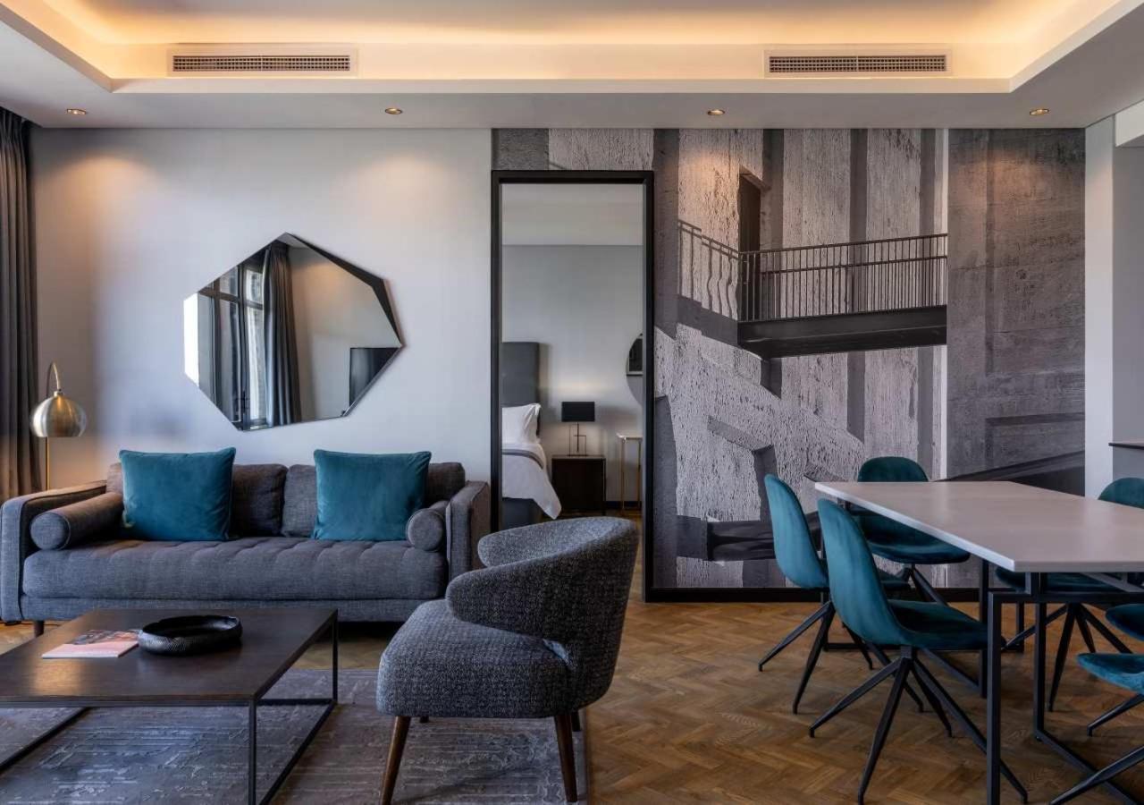 Deluxe Two-Bedroom Apartment Balcony