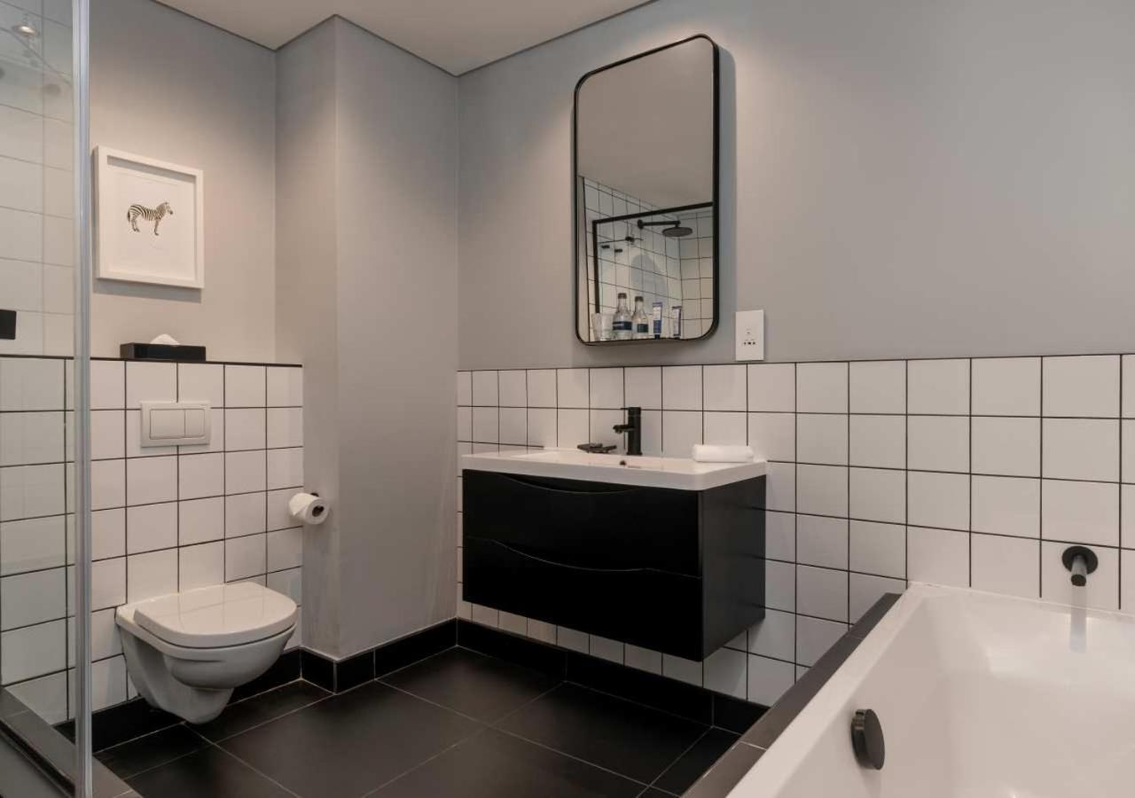 Deluxe Two-Bedroom Apartment Balcony