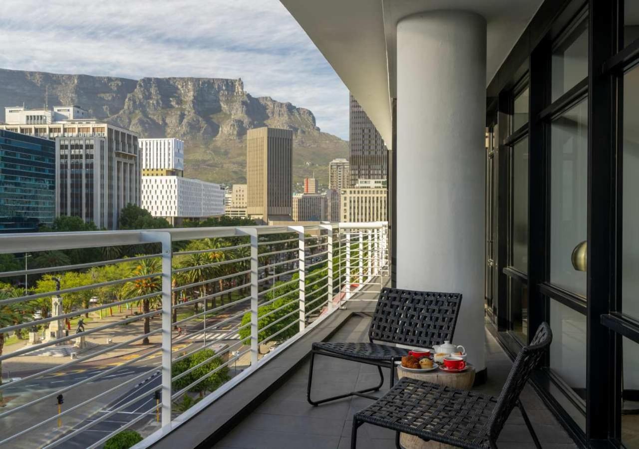 Deluxe Two-Bedroom Apartment Balcony