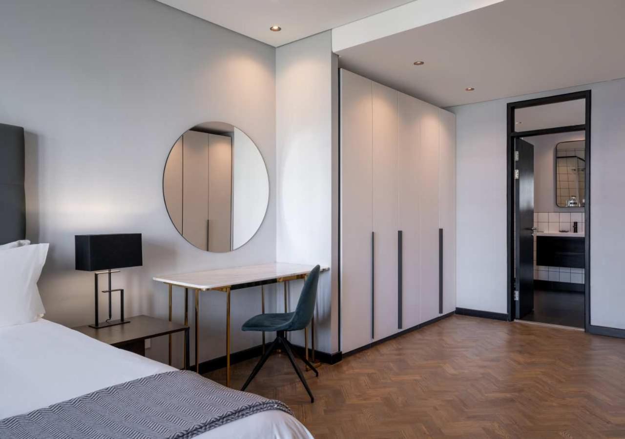 Deluxe Two-Bedroom Apartment Balcony
