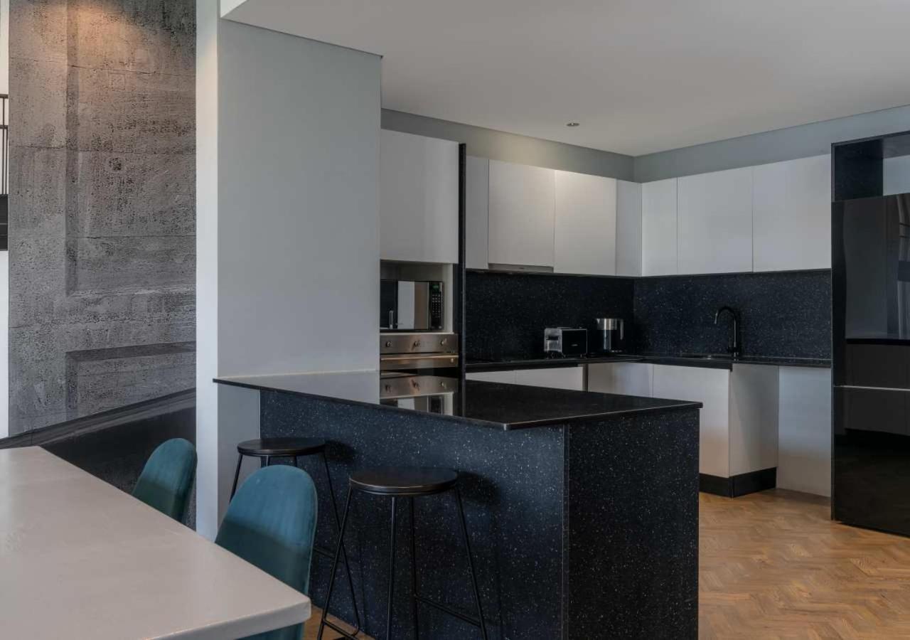 Deluxe Two-Bedroom Apartment Balcony