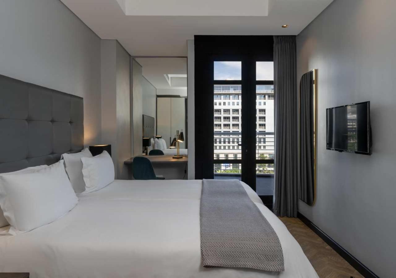Deluxe Two-Bedroom Apartment Balcony