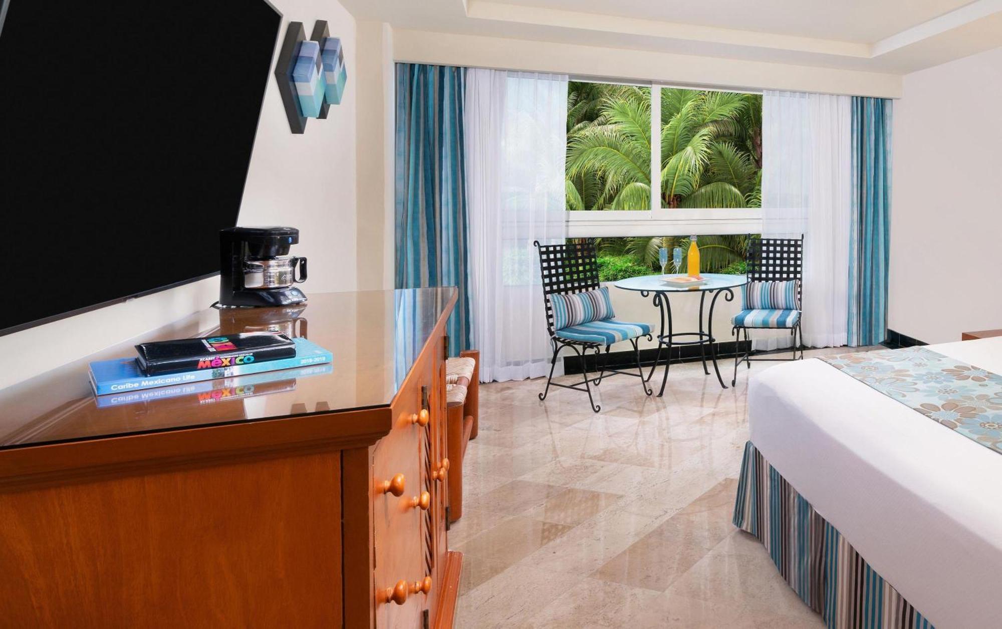 Sens Standard Partial View Room