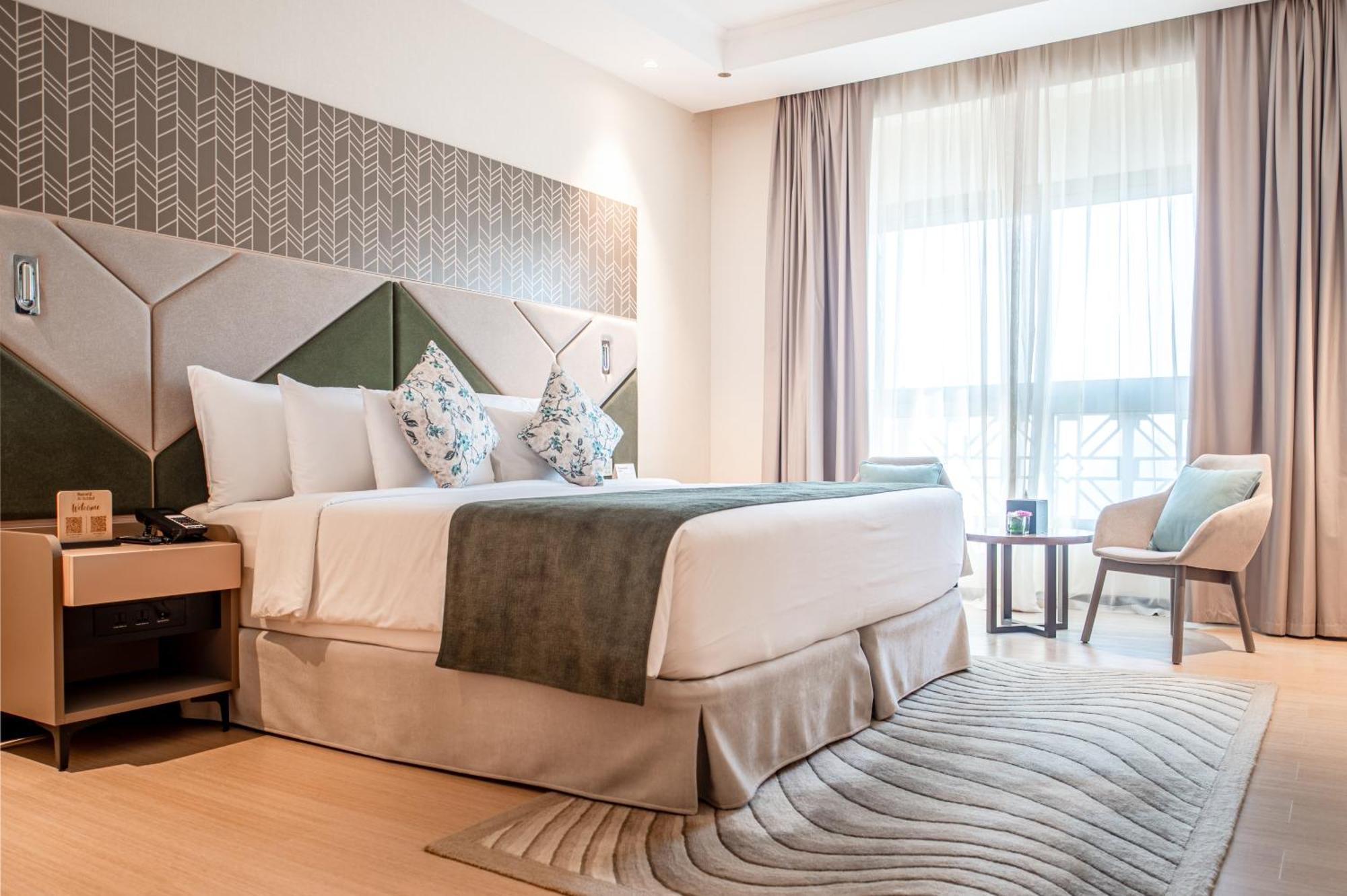 Deluxe Room F&B Complimentary Shuttle to Dubai Mall & La Mer Beach