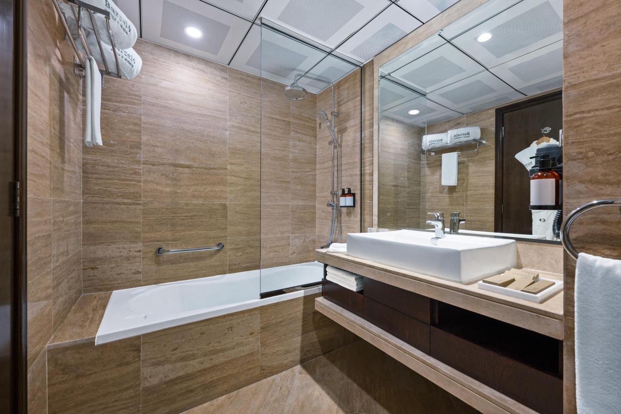 Deluxe Room F&B Complimentary Shuttle to Dubai Mall & La Mer Beach
