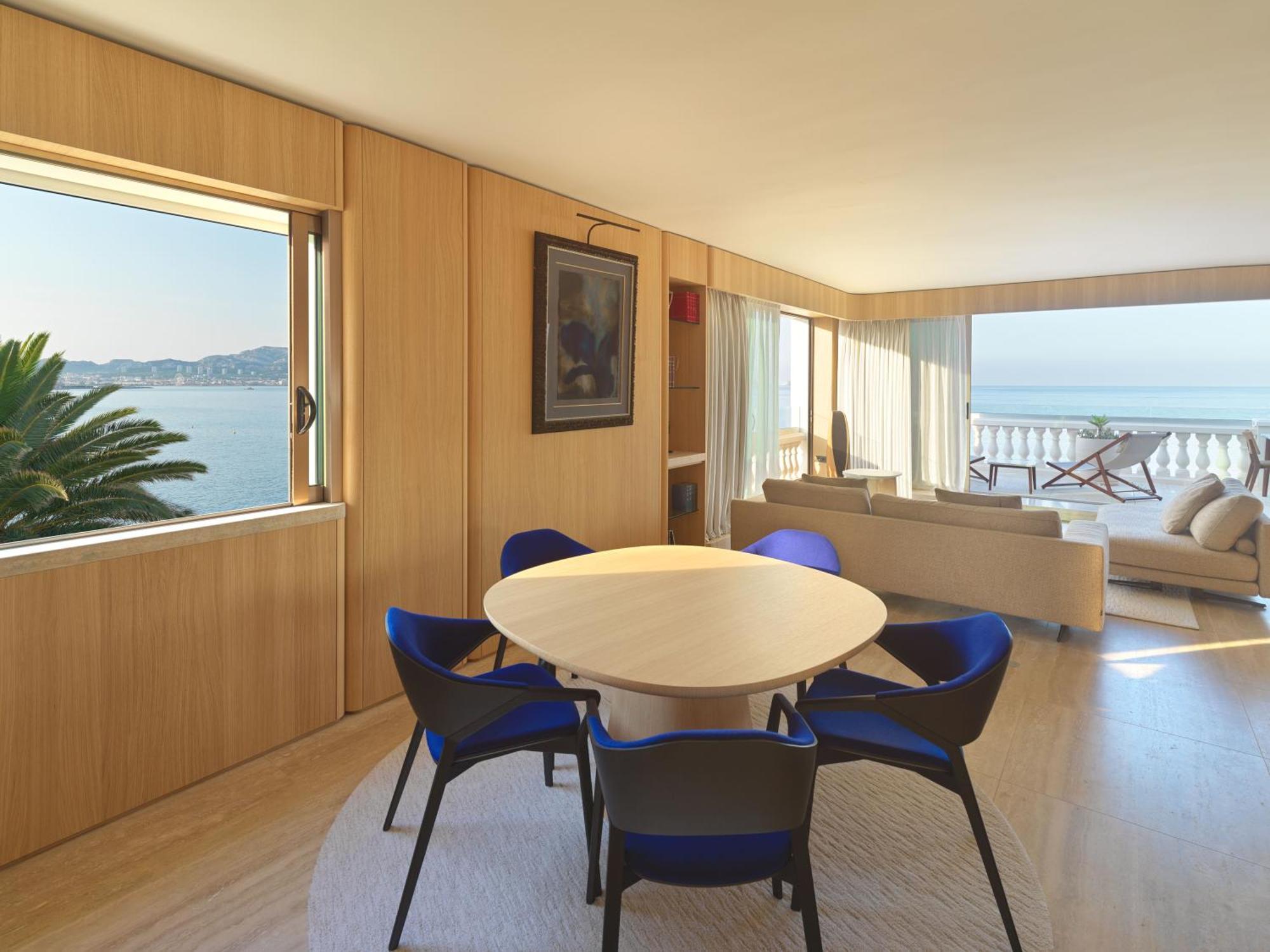 Two-Bedroom Apartment Terrace Sea View
