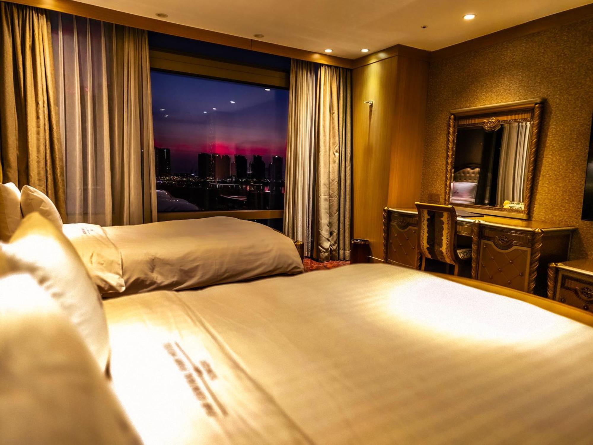 Deluxe Family Twin Room