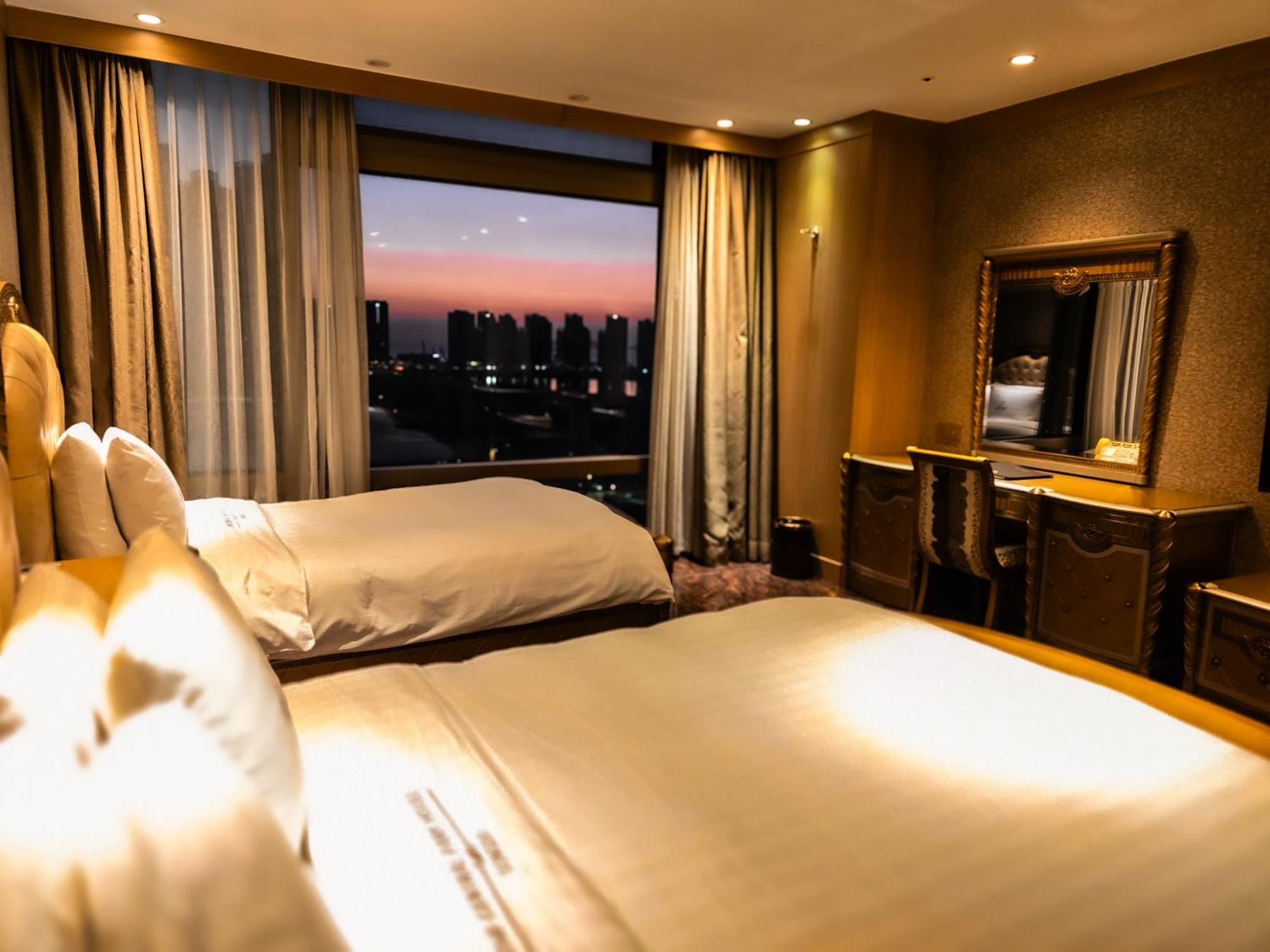 Deluxe Family Twin Room