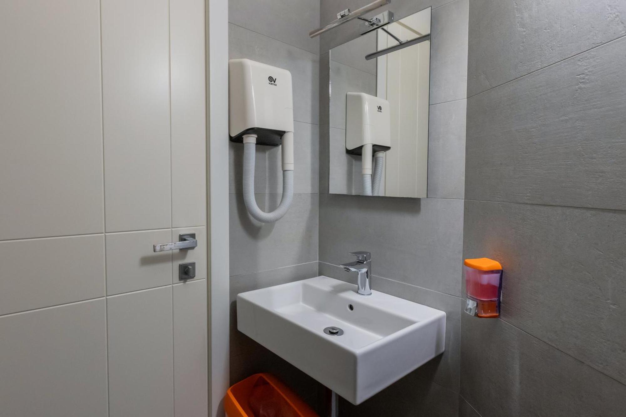 Double or Twin Room Balcony Private Bathroom