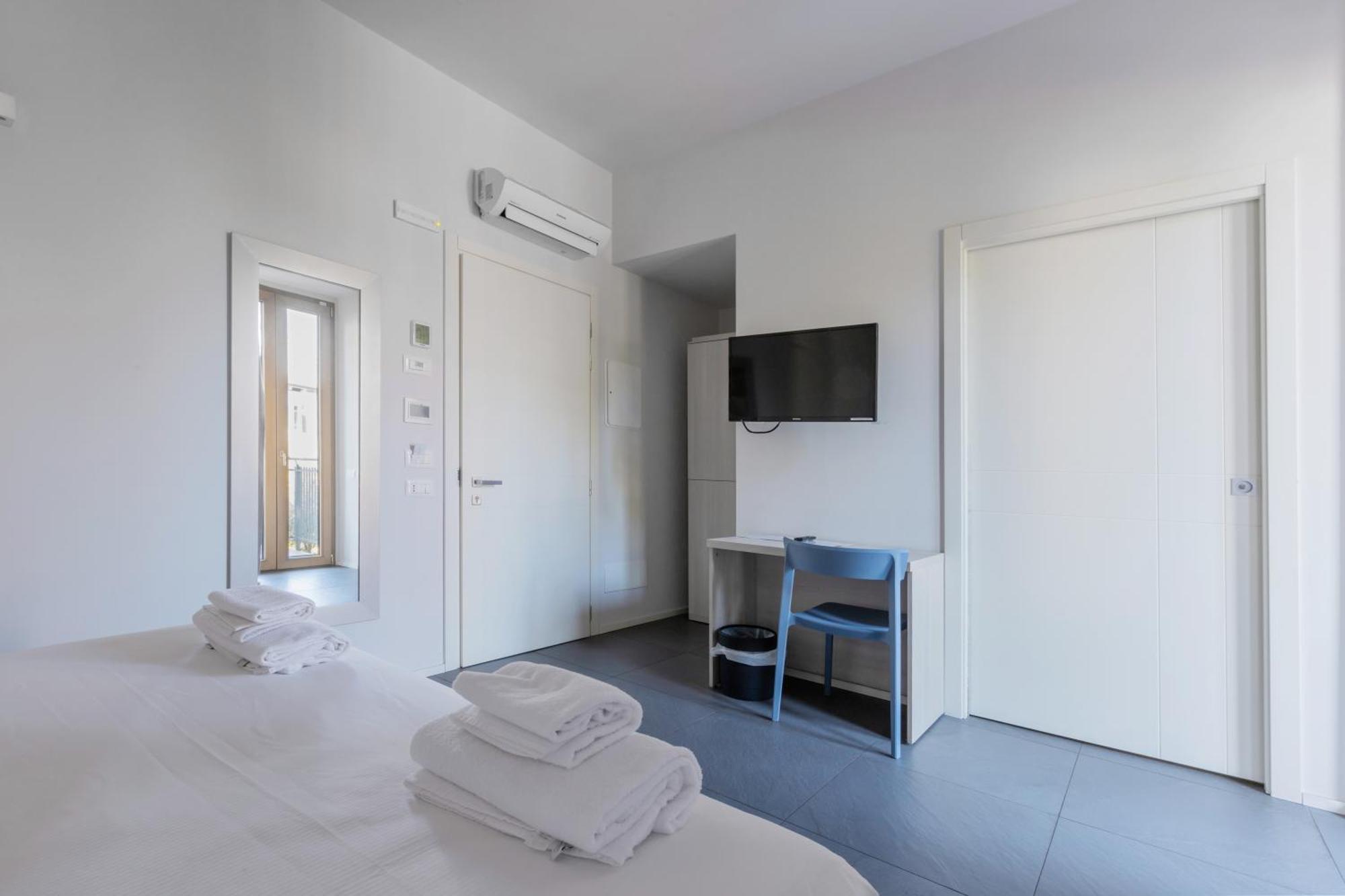 Double or Twin Room Balcony Private Bathroom