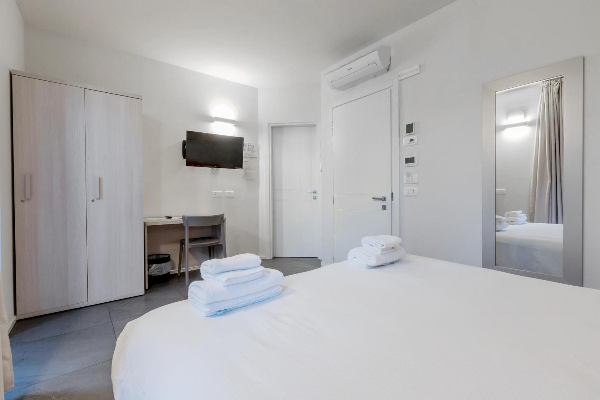 Double or Twin Room Balcony Private Bathroom