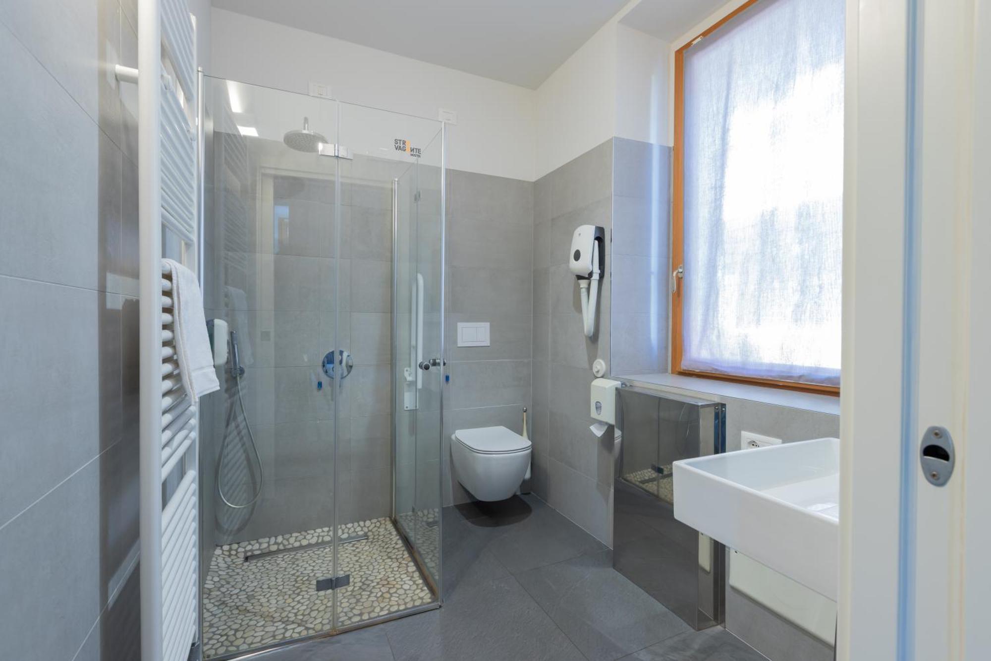 Double or Twin Room Private Bathroom