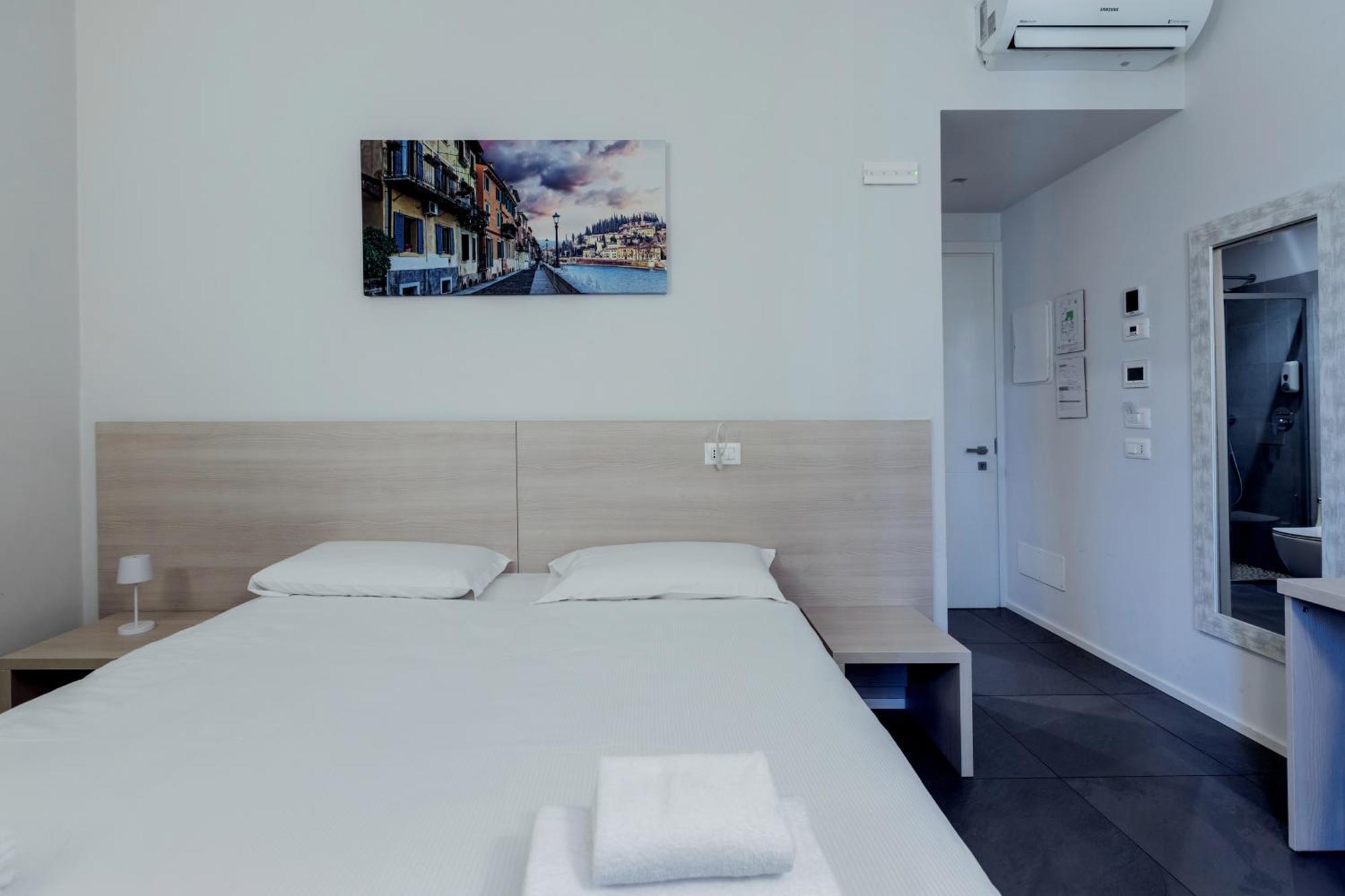 Double or Twin Room Private Bathroom